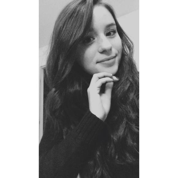 Meet your Posher, Emilee - Picture 1 of 1